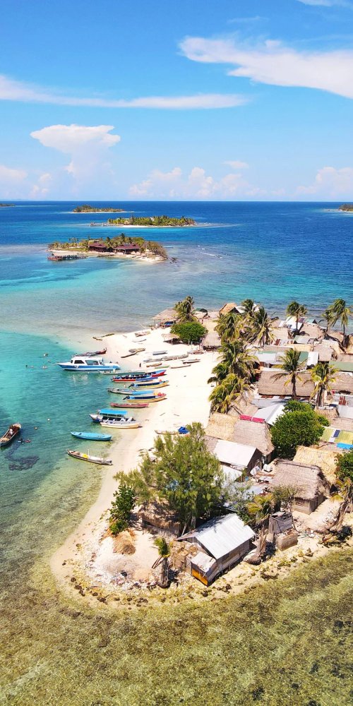 Getting Around in Roatán, HN